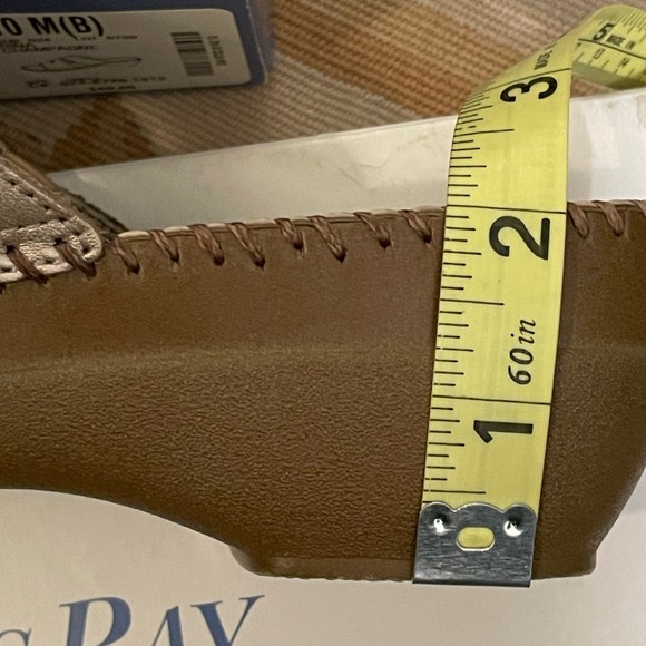 St. John’s Bay size 10 champagne colored sandals - Picture 9 of 9